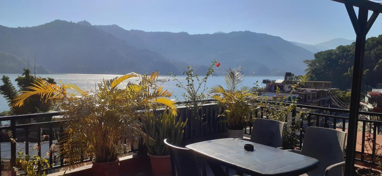Golden Lake 포카라 외부 사진